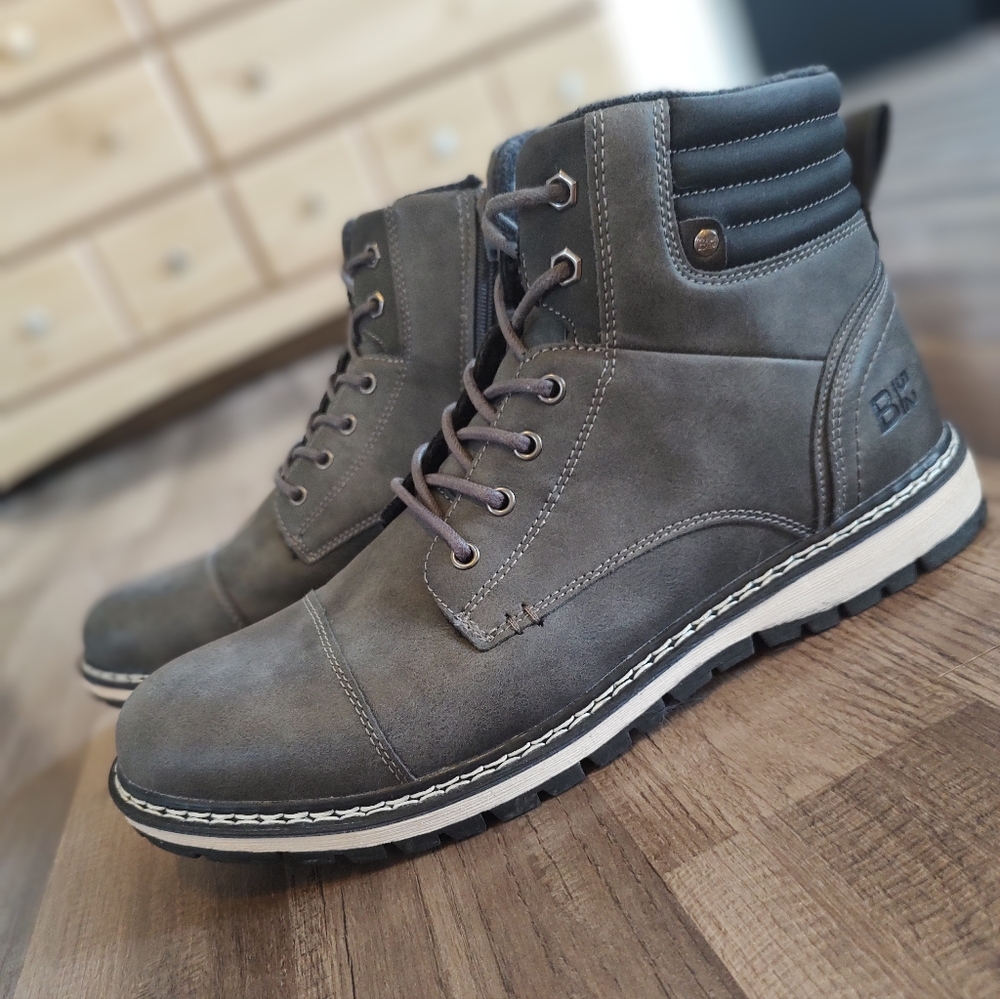 B52 by Bullboxer Men's size 10.5/11 Alton Lace Up Boot Famous Footwear